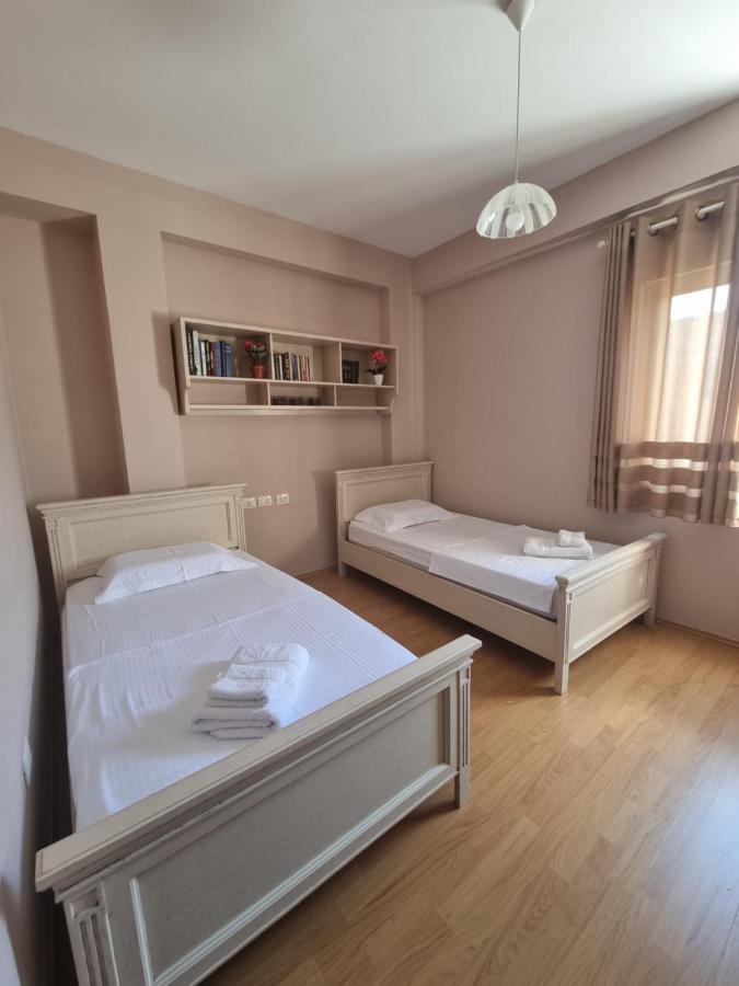 Family Apartment In Center Of Tirana Exteriör bild